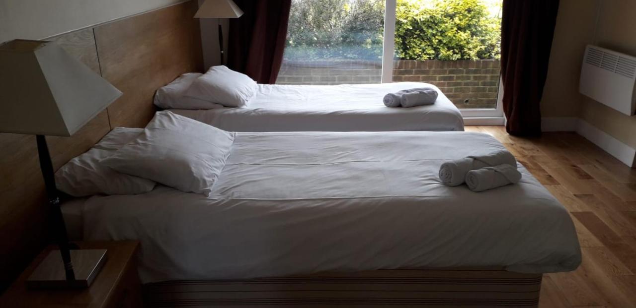 The Bear Inn And Burwash Motel Eksteriør bilde
