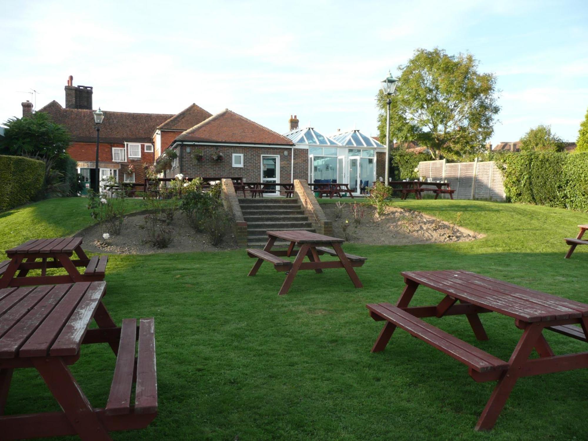 The Bear Inn And Burwash Motel Eksteriør bilde