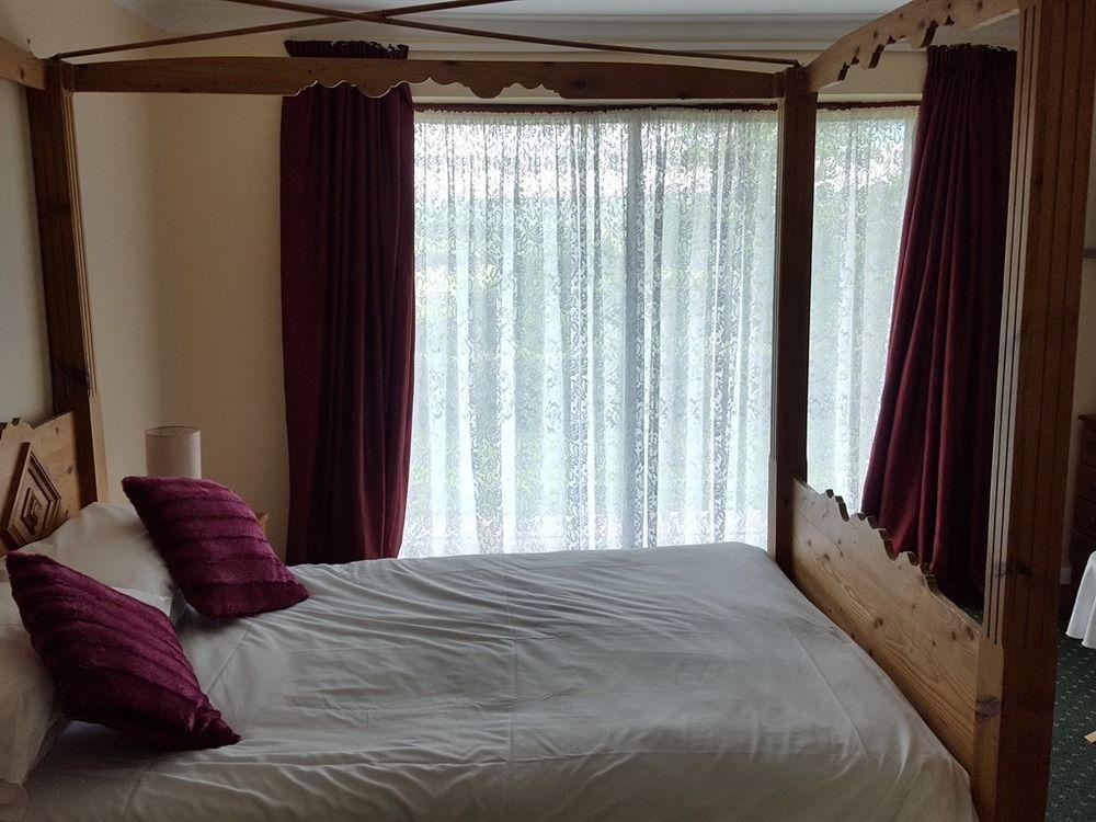 The Bear Inn And Burwash Motel Eksteriør bilde