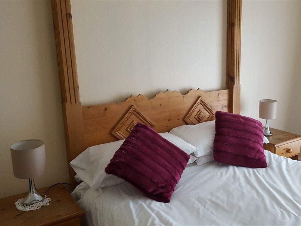 The Bear Inn And Burwash Motel Eksteriør bilde