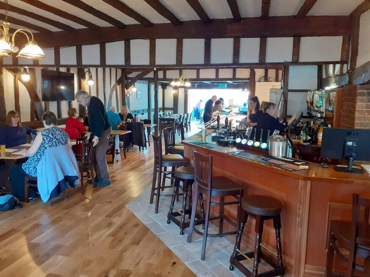 The Bear Inn And Burwash Motel Eksteriør bilde